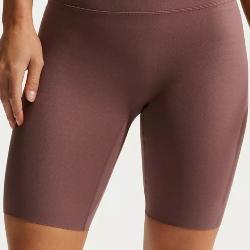 Nike Zenvy Women's High-Waisted 8" Biker Shorts Size Large, Color Tan